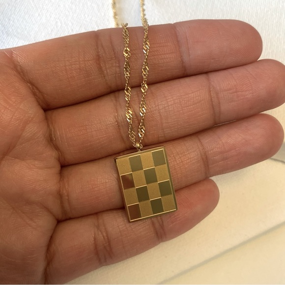 ◾️18K Gold Plated Rectangle Checkerboard Pendant Necklace - Picture 11 of 13